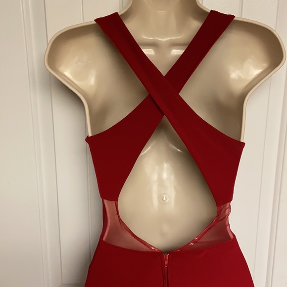 WINDSOR LONG RED DRESS WITH SLIT DOWN THE MIDDLE - Picture 5 of 7